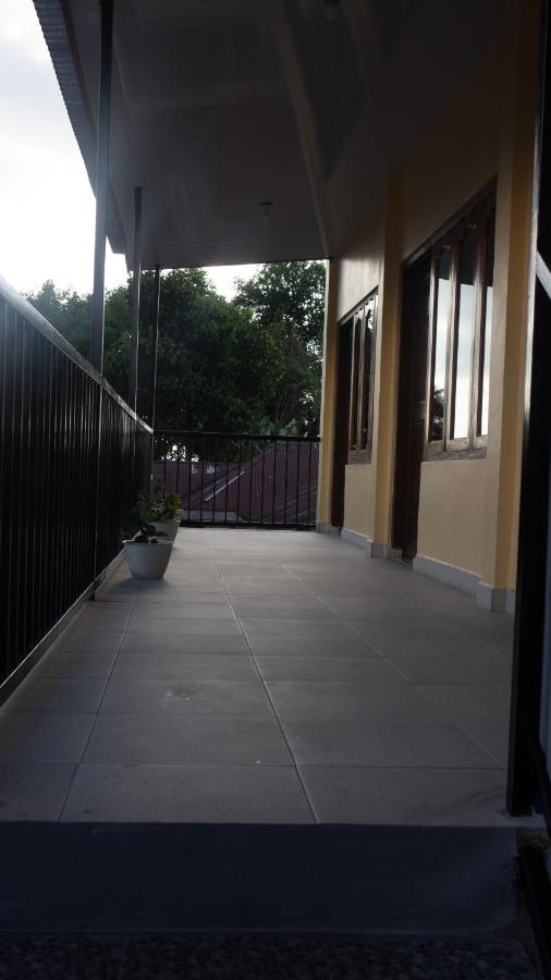 Tange Guest House Ruteng Exterior foto